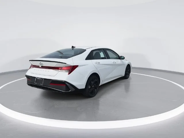 Used 2026 White Hyundai SEL Sport image 8