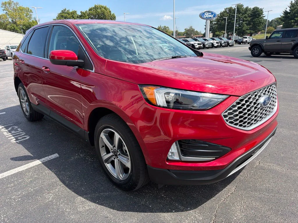 Used 2023 Rapid Red Metallic Tinted Clearcoat Ford SEL image 7