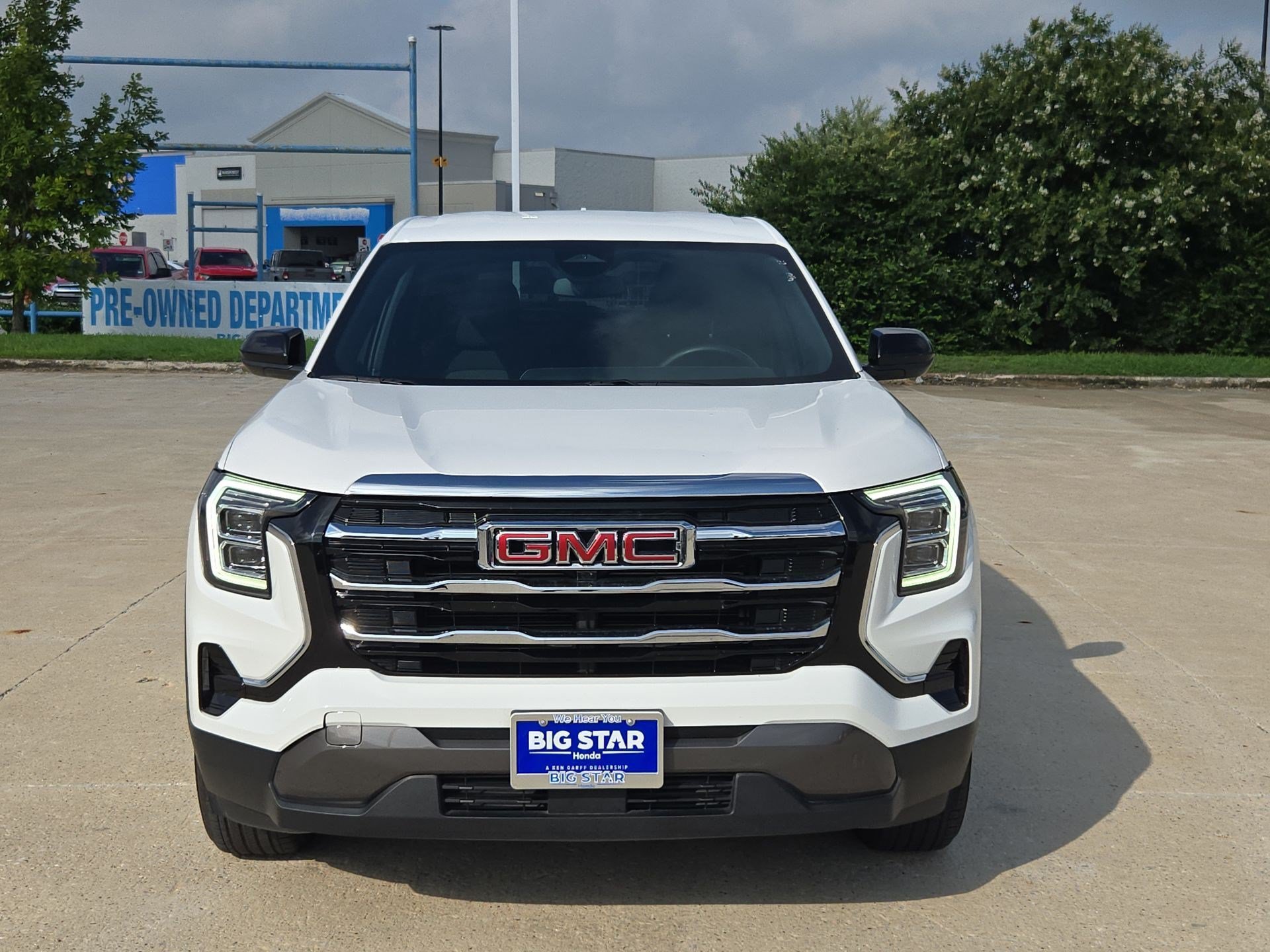 Used 2026 Summit White GMC FWD Elevation image 9