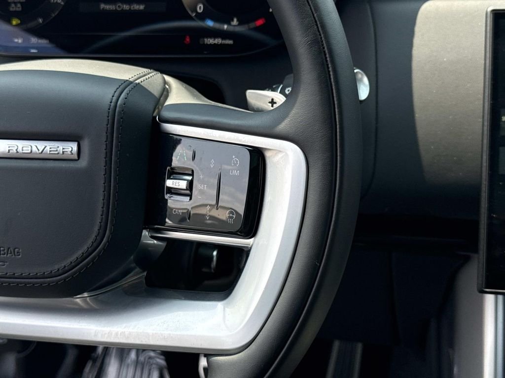 Used 2024 White Land Rover SE image 6