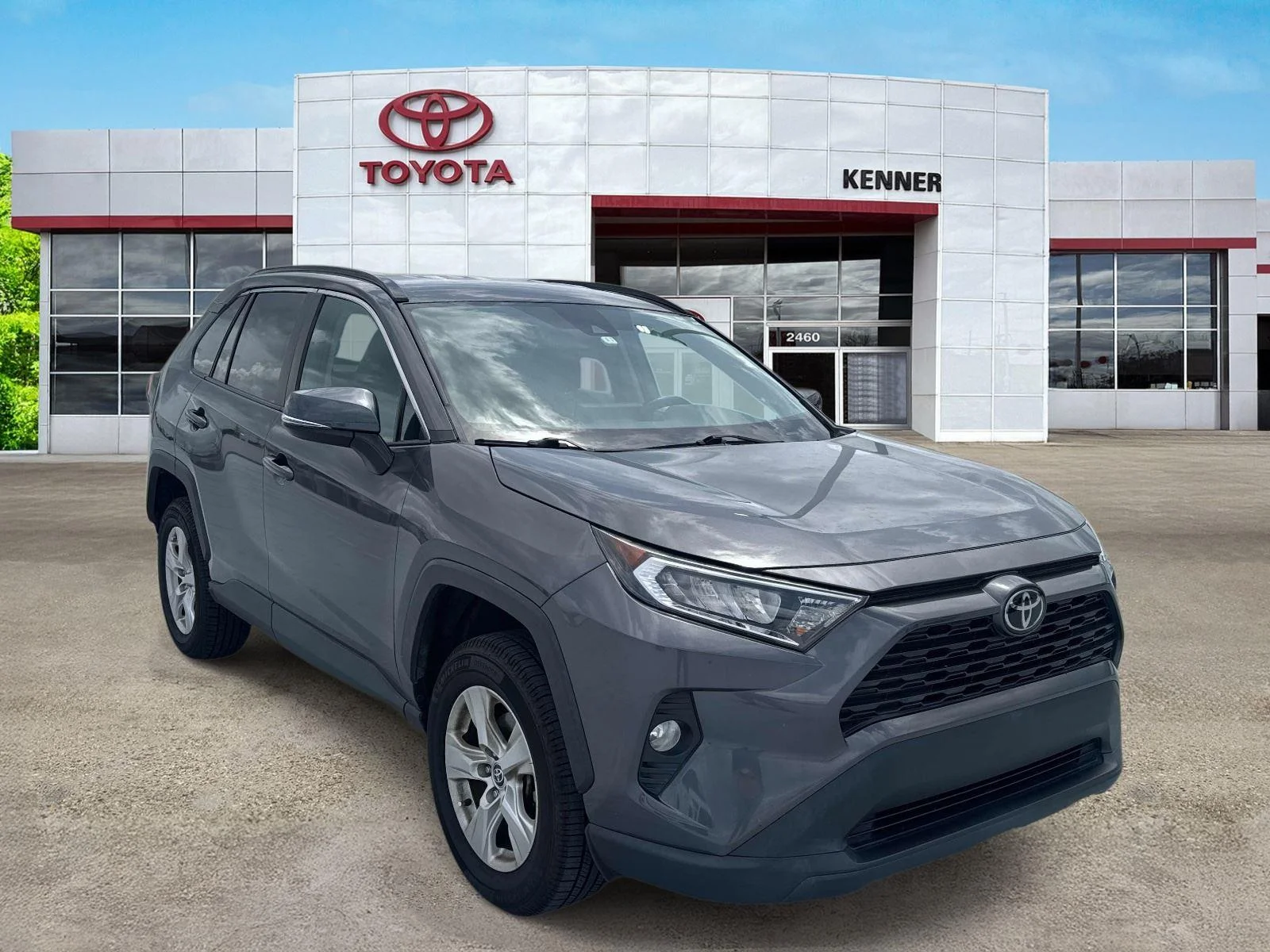 2021 Toyota RAV4 XLE FWD's photo