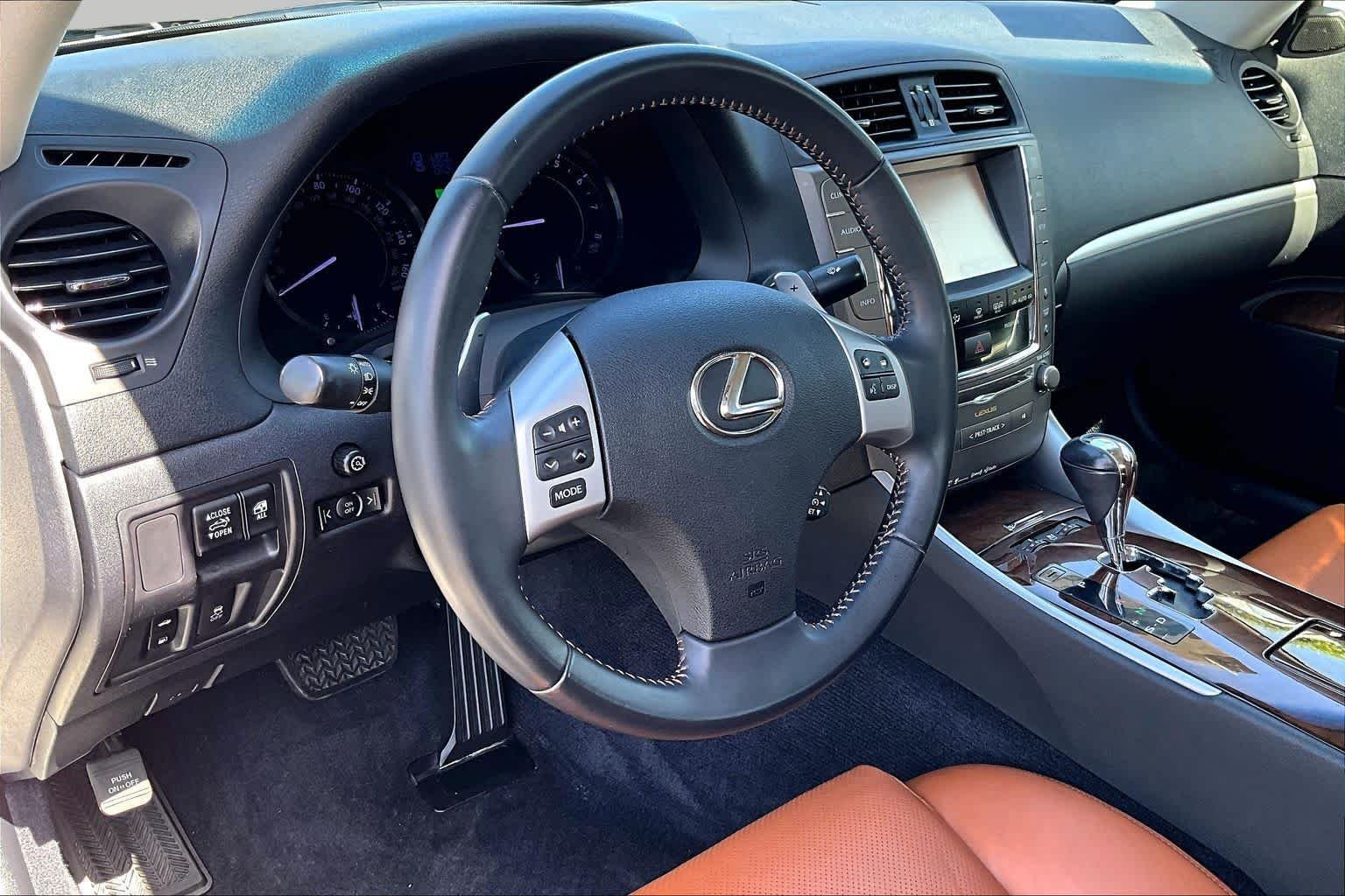 Used 2015 Starfire Pearl Lexus  image 16