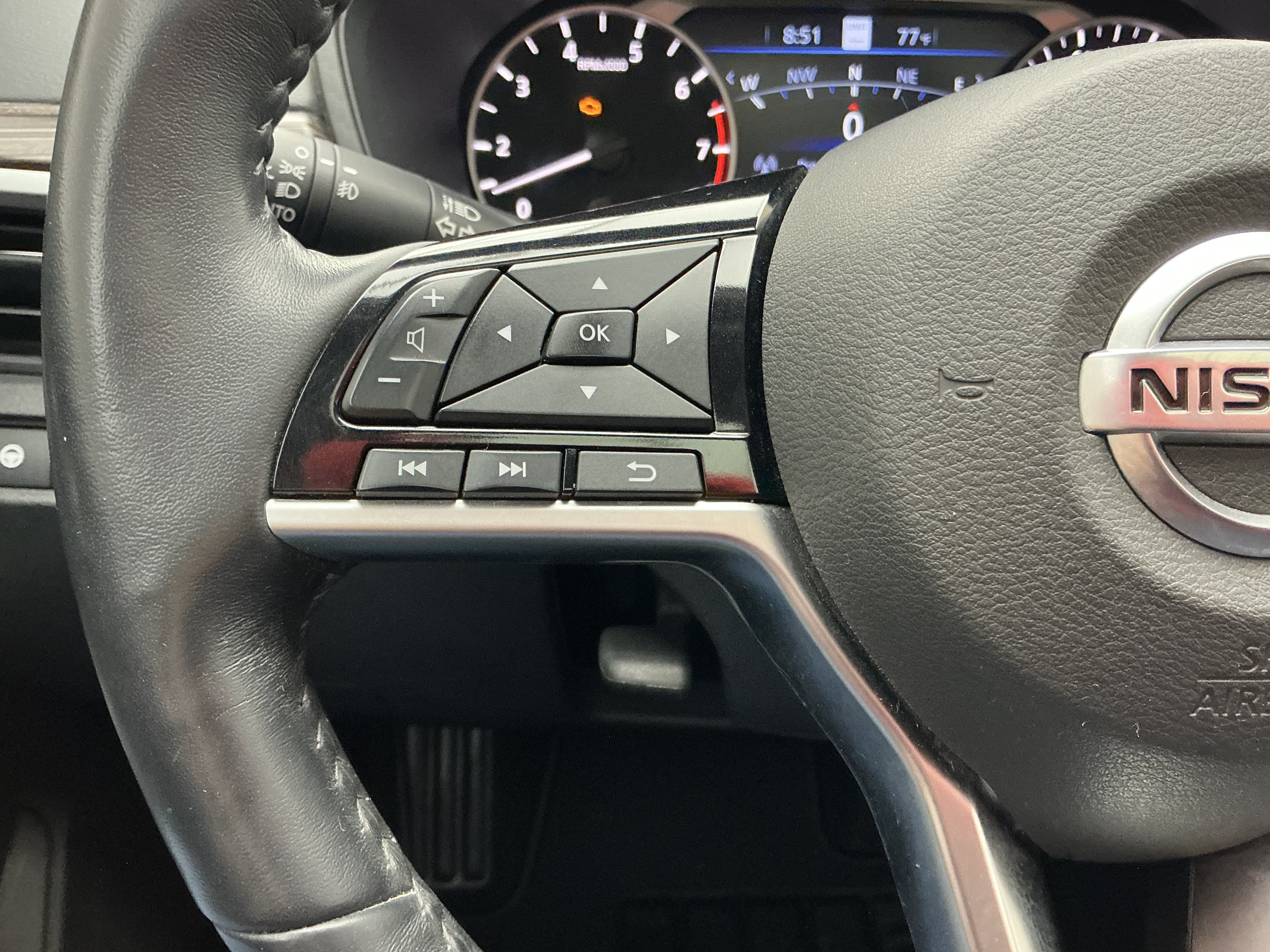 Used 2019 Super Black Nissan 2.5 SL image 9