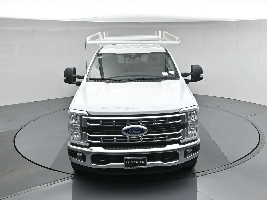 New 2026 Oxford White Ford XLT image 43