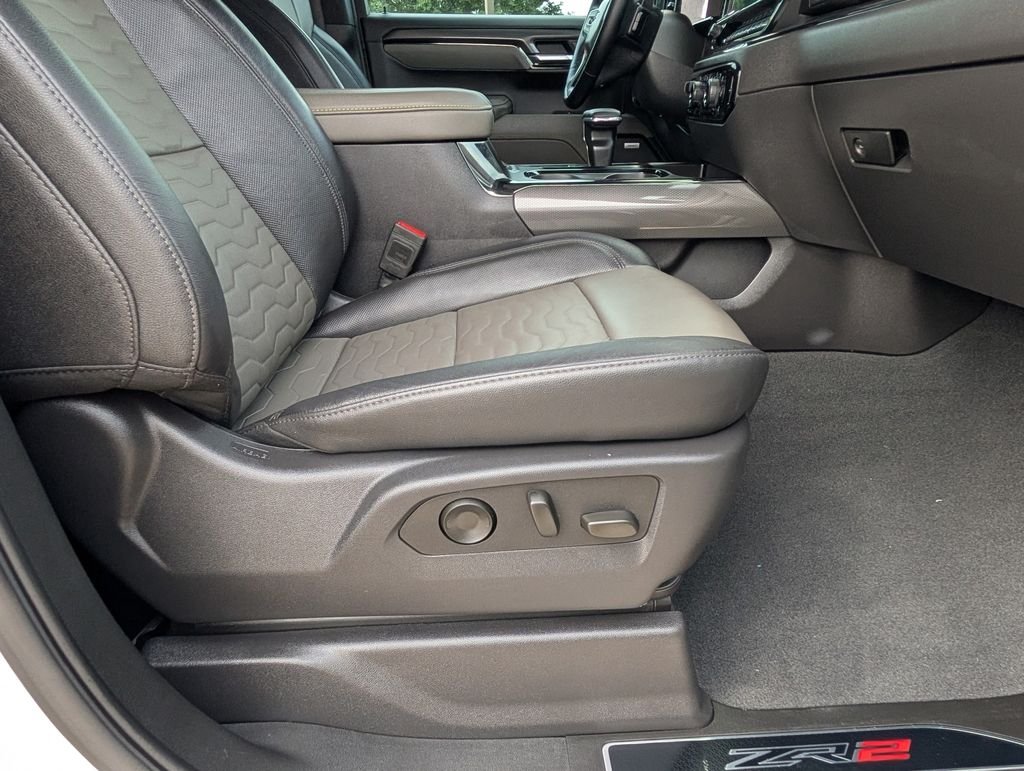 Used 2025 White Chevrolet ZR2 image 27