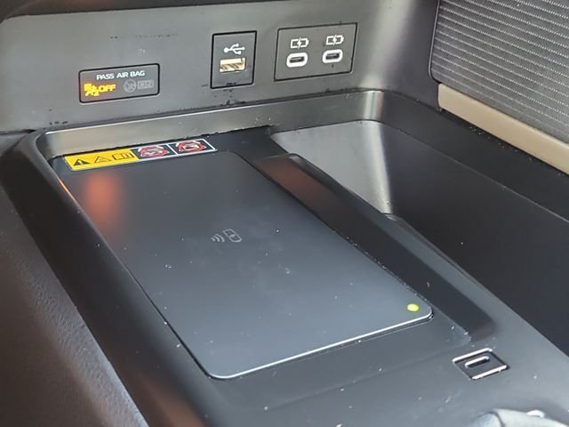 Used 2025  Toyota SE image 24