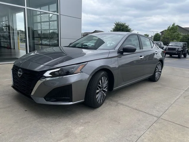 2025 Nissan Altima SV - Photo 12