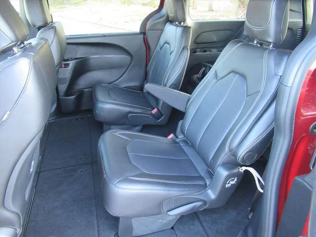 2026 Chrysler Pacifica Select - Photo 28