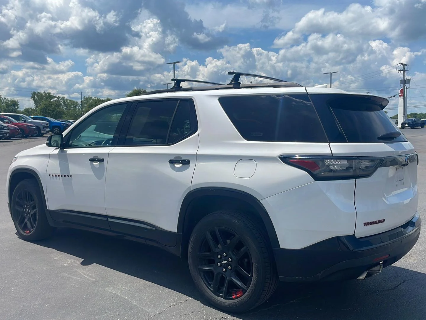 Used 2018 Iridescent Pearl Tricoat Chevrolet Premier image 13