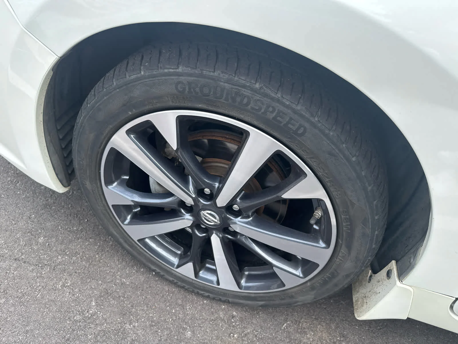 Used 2017 Pearl White Nissan 2.5 SR image 6