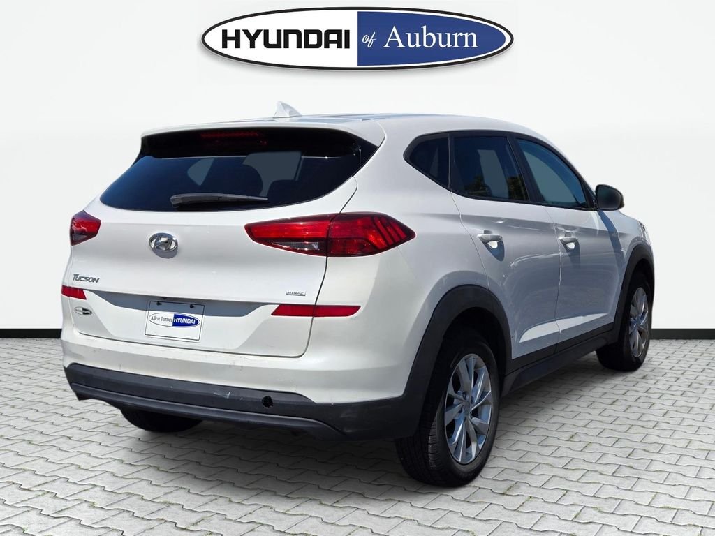 Used 2019 White Hyundai SE image 5