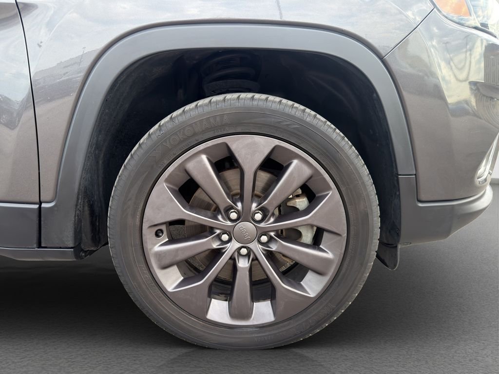 Used 2021 Gray Jeep Latitude Lux image 21