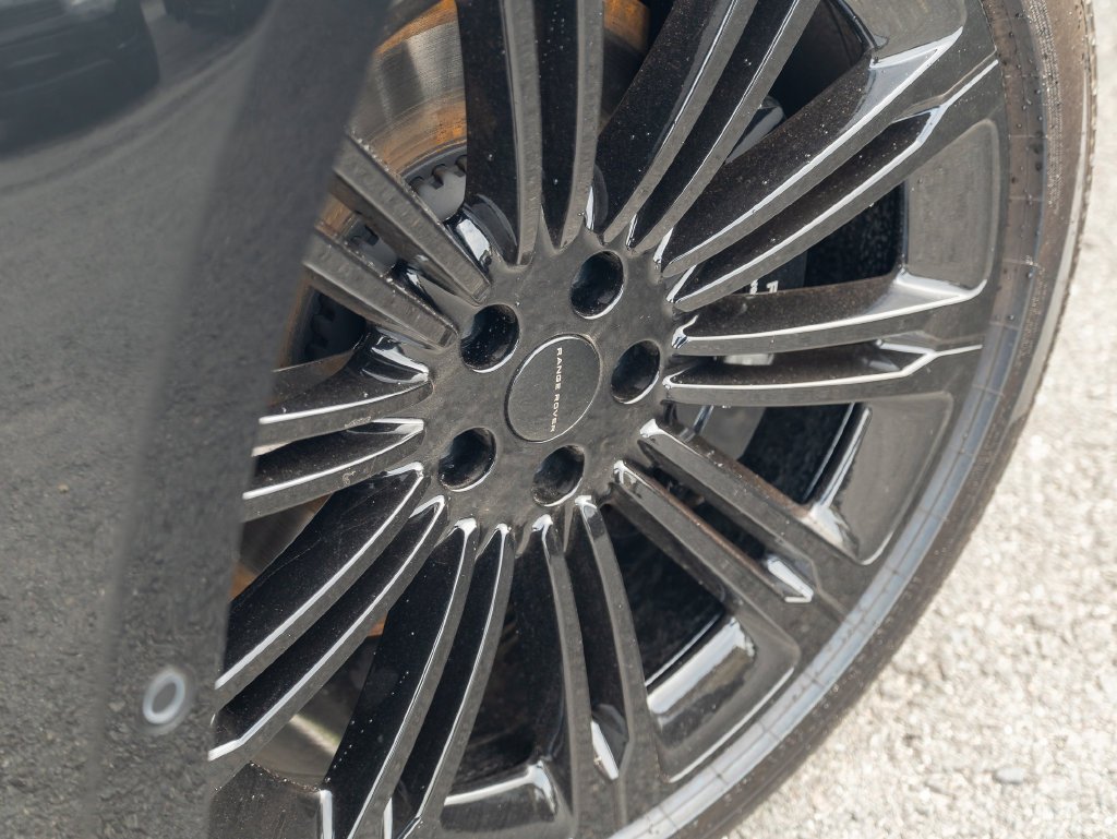 New 2026 Santorini Black Land Rover SE image 9