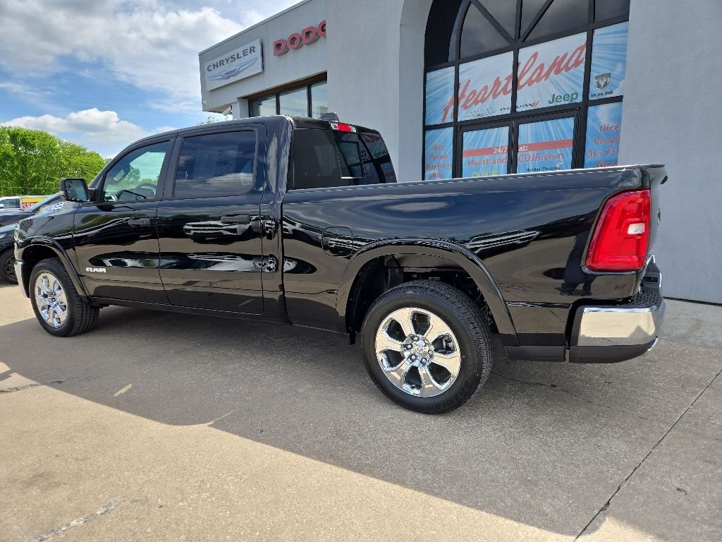 New 2026 Diamond Black Crystal Pearl-Coat Exterior Paint RAM Big Horn/Lone Star image 6