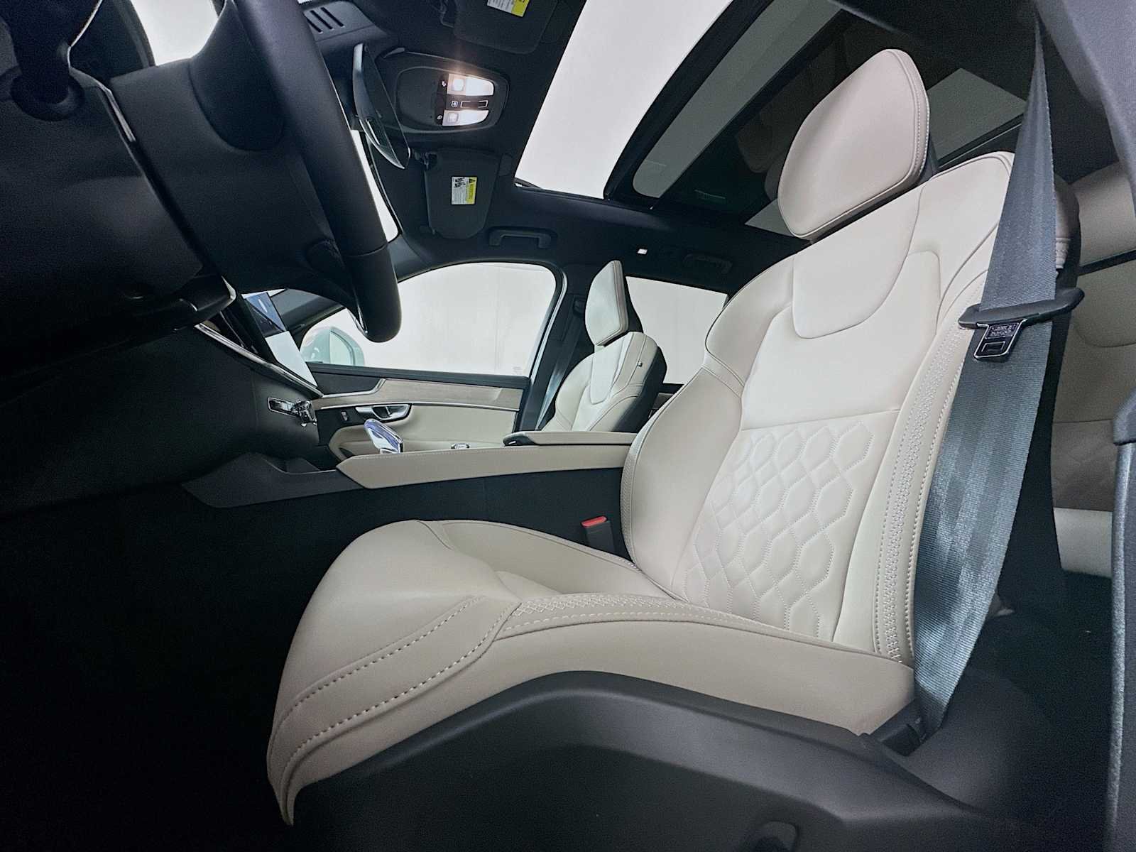 New 2026 Crystal White Volvo Core image 19