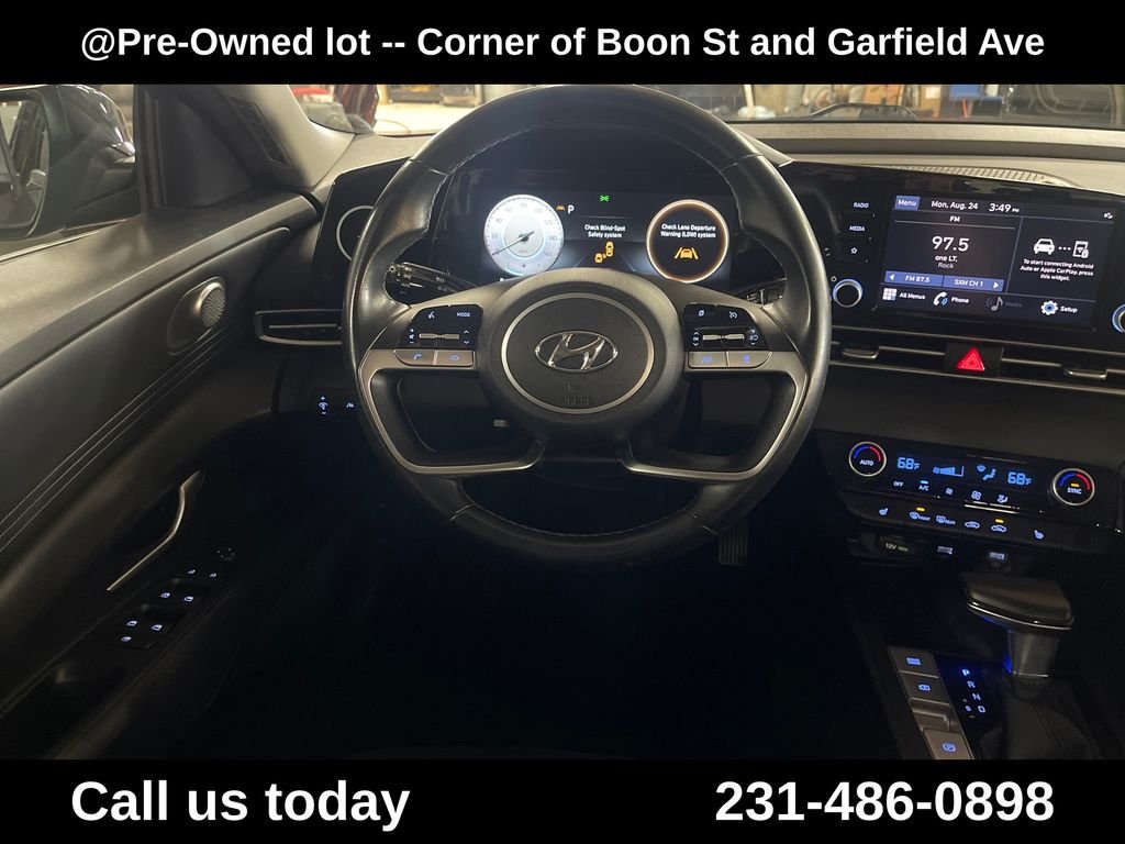 Used 2022 Gray Hyundai SEL image 17