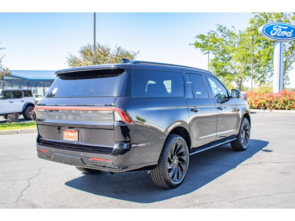 New 2026 Infinite Black Metallic Clearcoat Lincoln Reserve image 8