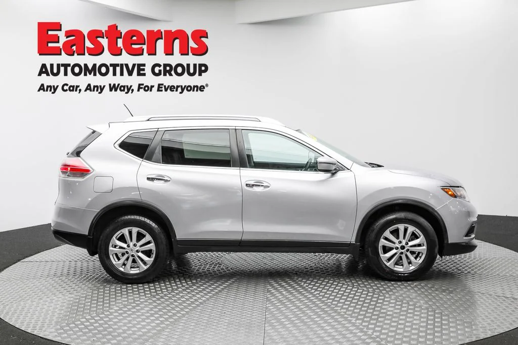 Used 2016 Silver Nissan SV image 4