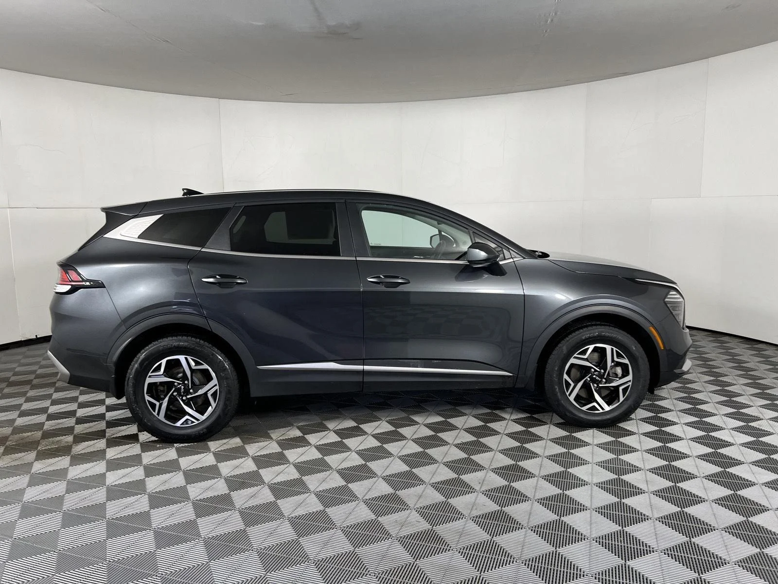 Used 2024 Gy Kia LX image 30