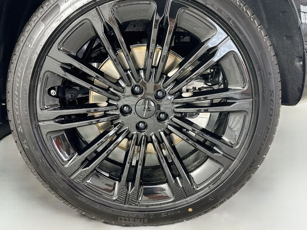 New 2026 Santorini Black Land Rover SE image 32