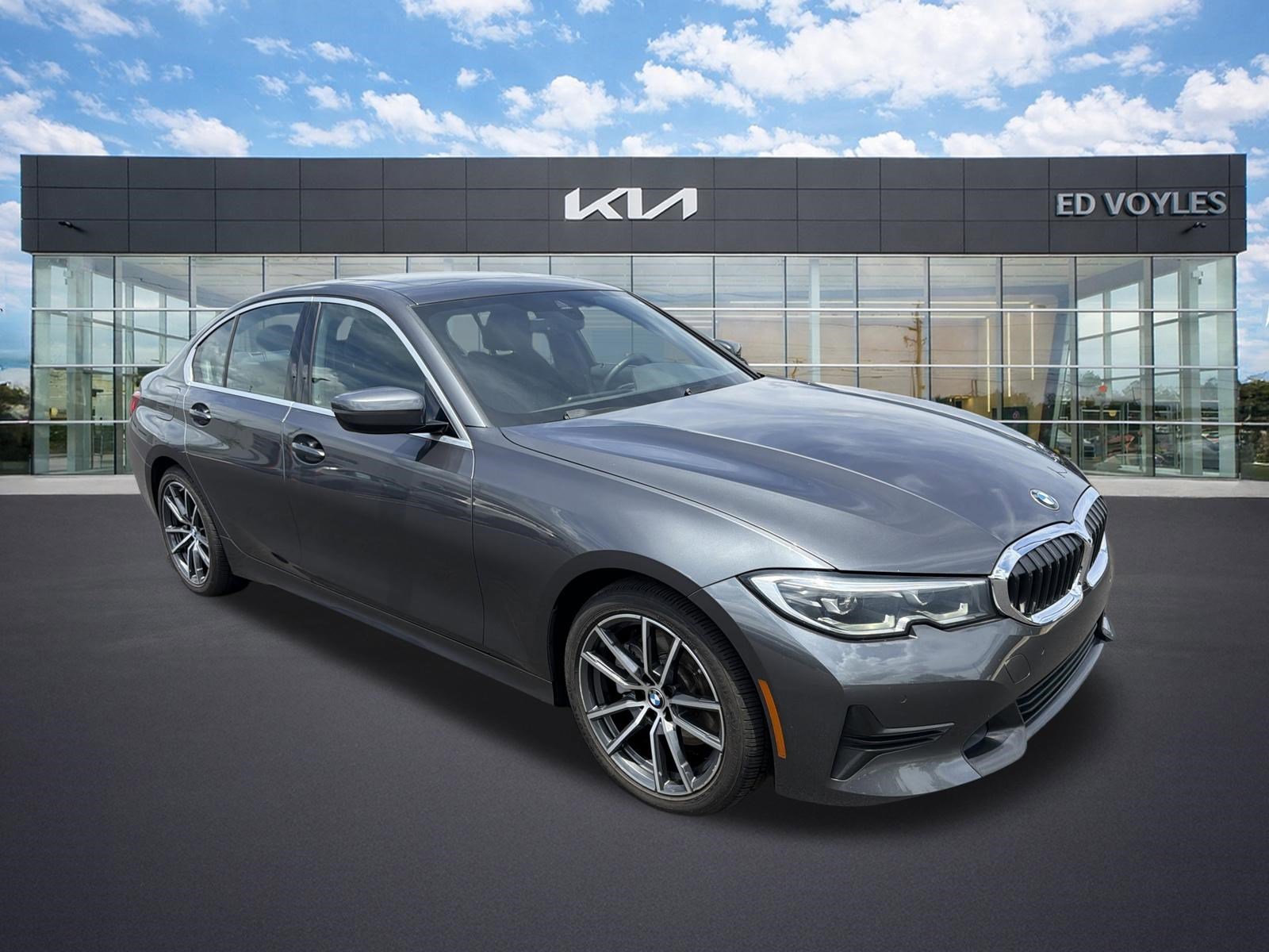 2019 BMW 3 Series 330i Sedan's photo