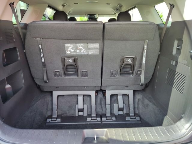 Used 2025 Red Kia LXS image 33