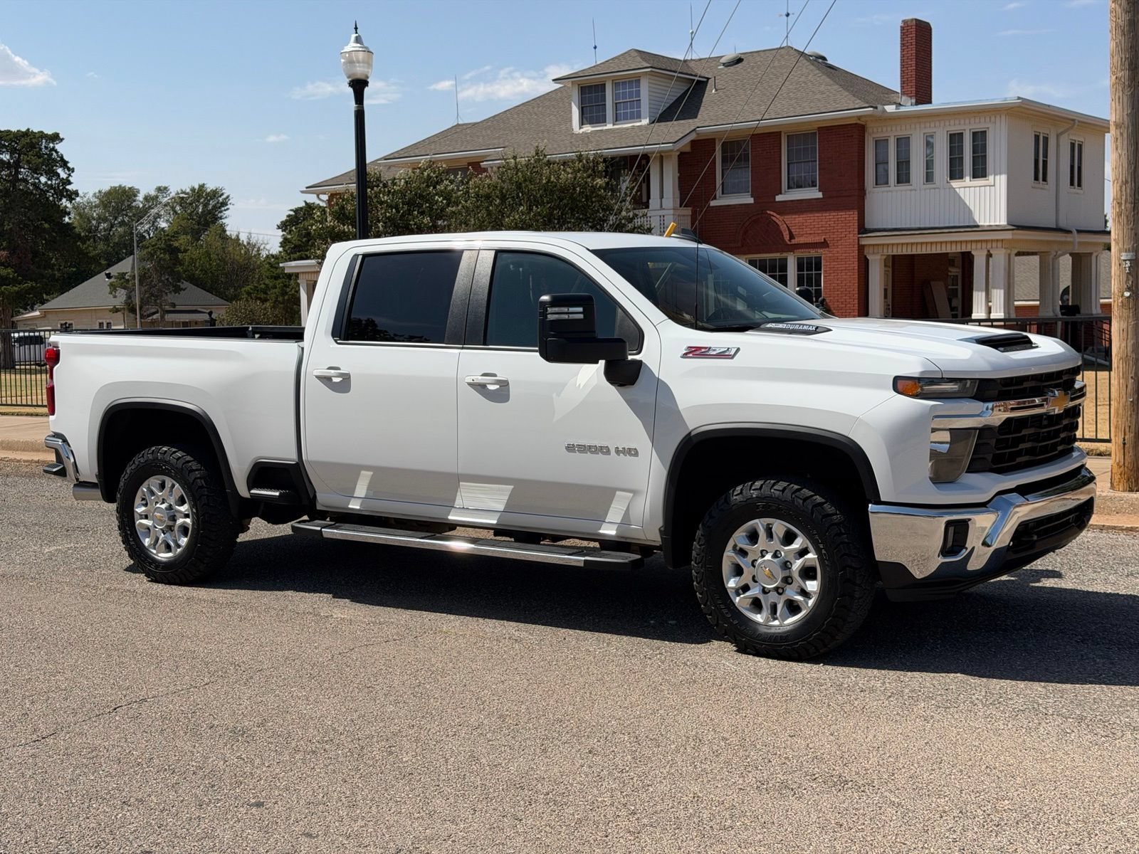 Used 2025 Summit White Chevrolet LT image 2
