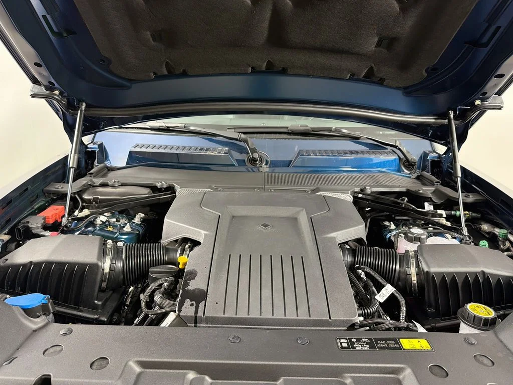 New 2026 Sargasso Blue Land Rover  OCTA image 32