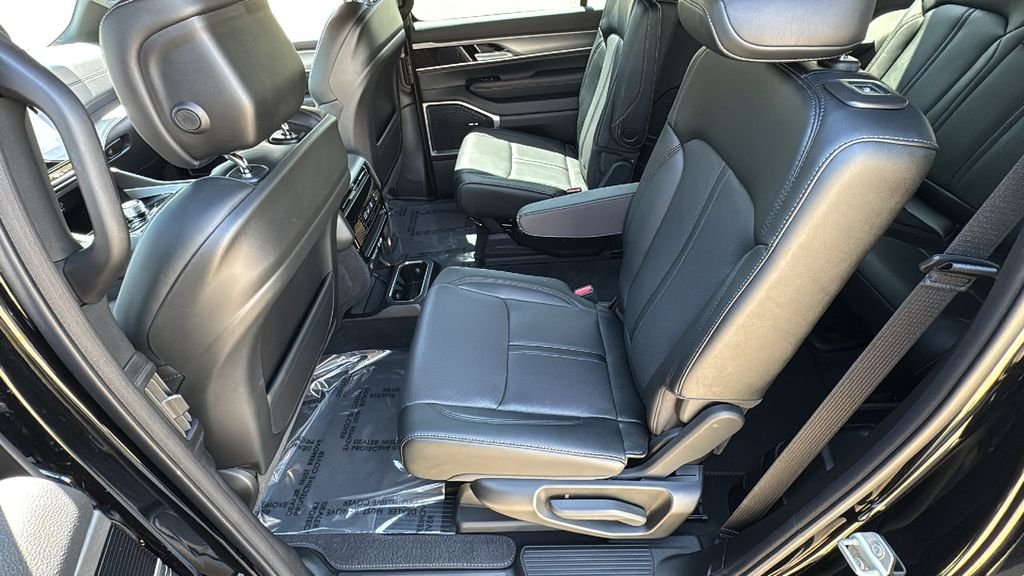 New 2026 High Gloss Black Exterior Paint Jeep Limited Altitude image 30