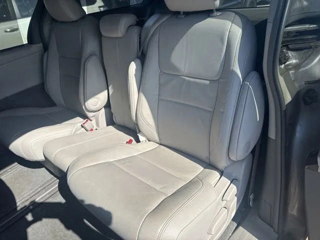 Used 2015 Silver Sky Metallic Toyota XLE image 8
