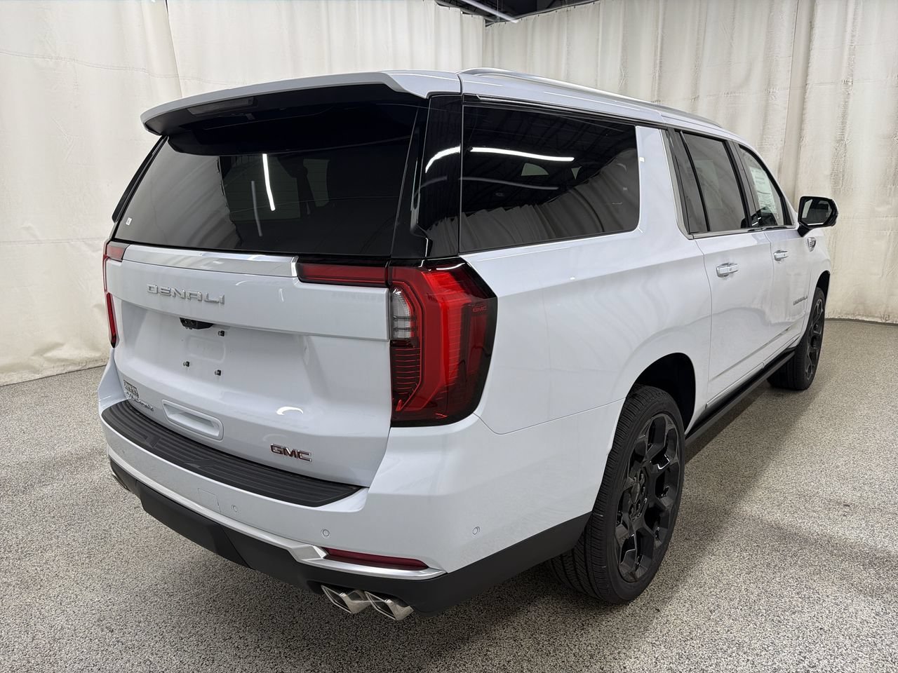2026 GMC Yukon XL Denali - Photo 8