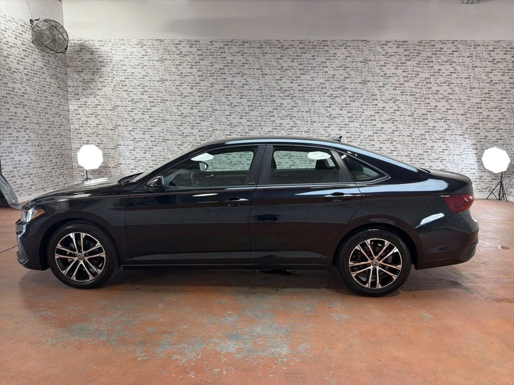 Used 2025 Black Volkswagen 1.5T Sport image 4
