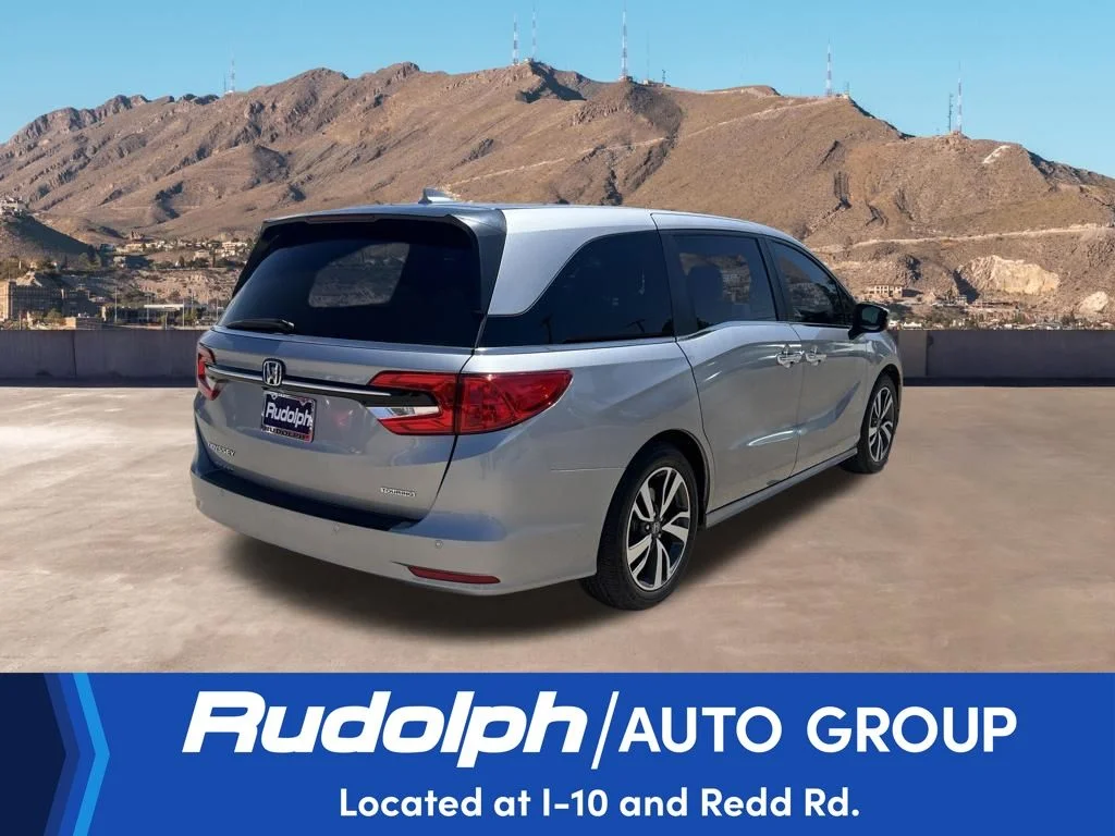 Certified Used 2023 Lunar Silver Metallic Honda TOURING image 5
