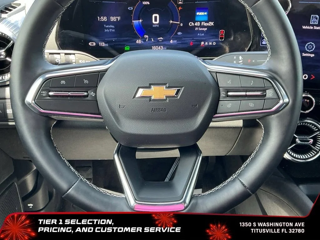 Used 2025 Summit White Chevrolet LT image 31