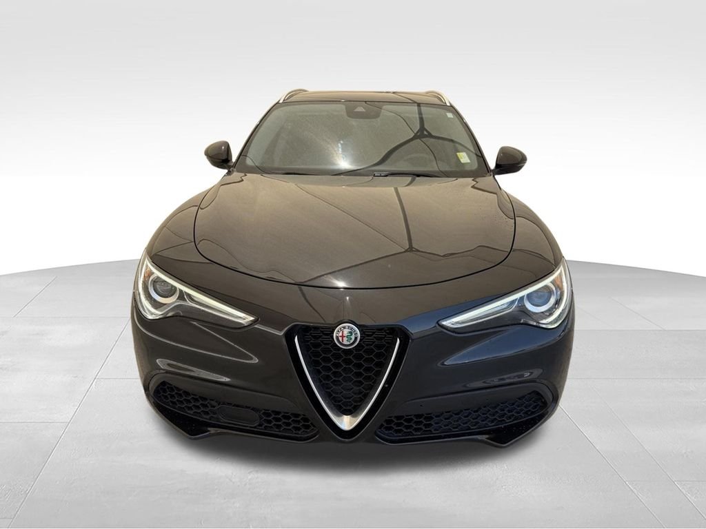Used 2021 Black Metallic Alfa Romeo Sprint image 4