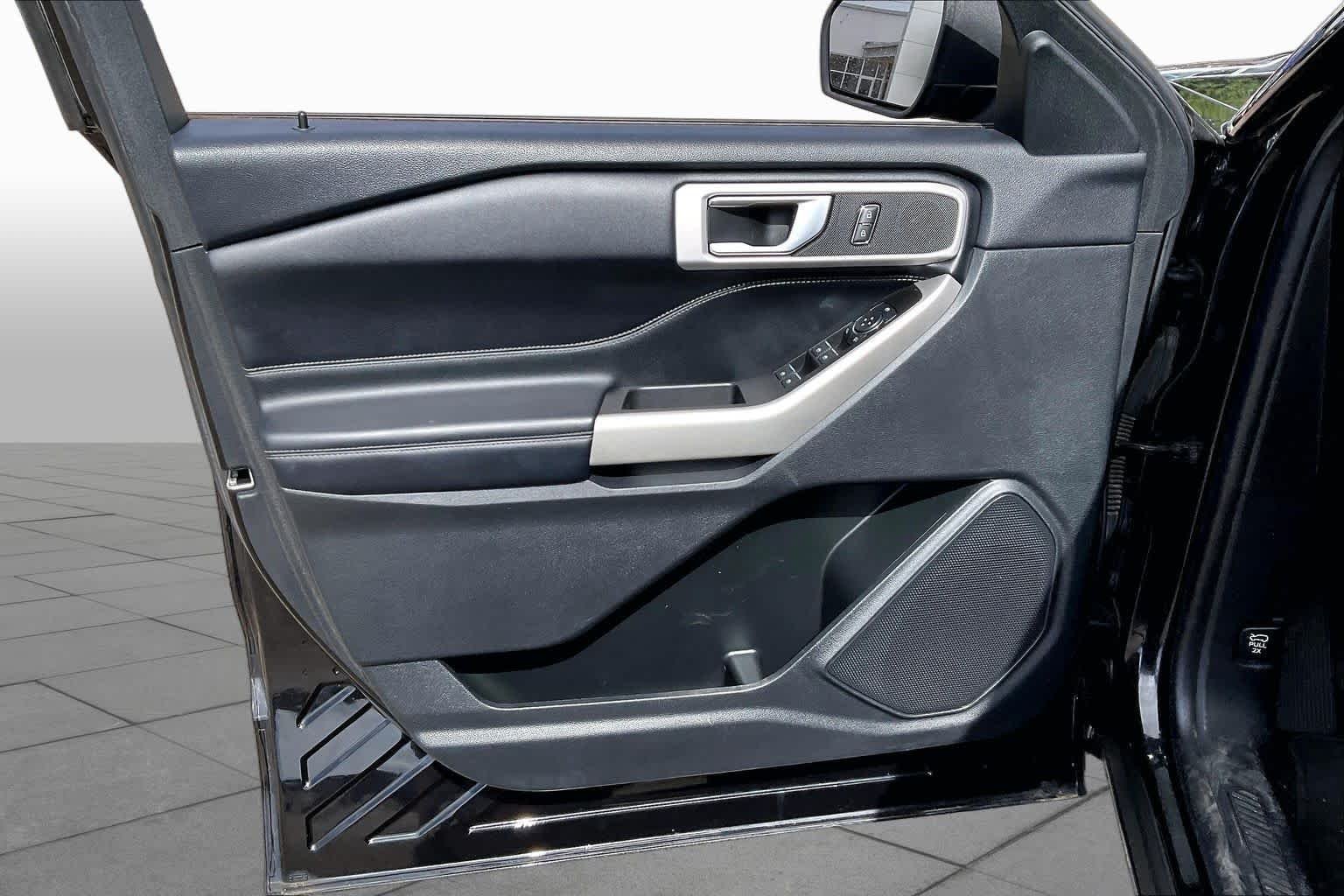 Used 2022 Agate Black Metallic Ford XLT image 21