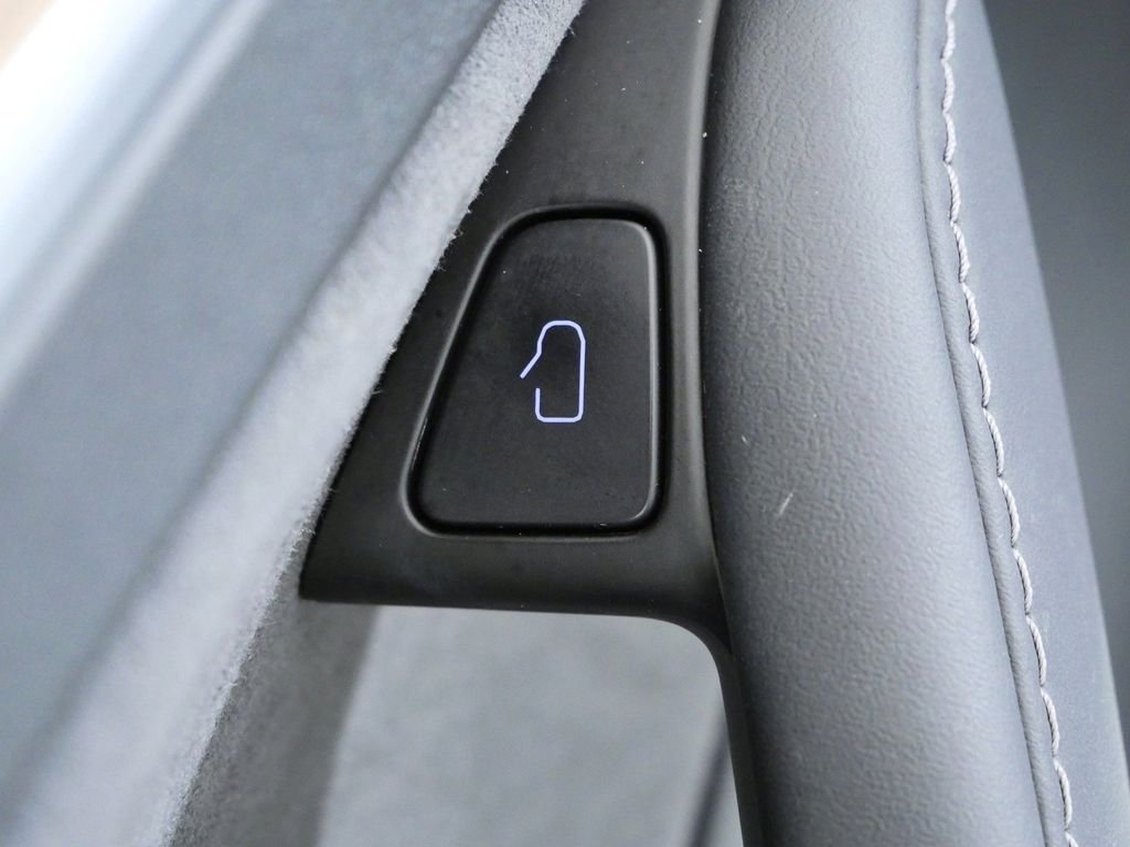 Used 2025  Tesla Long Range image 37