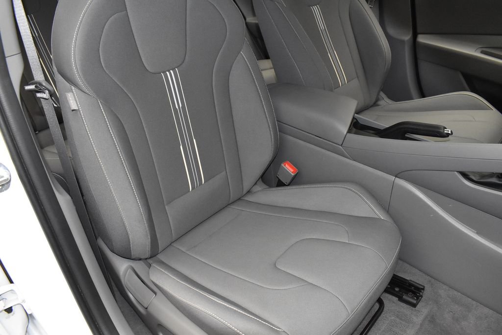 Used 2024 White Hyundai SEL image 21