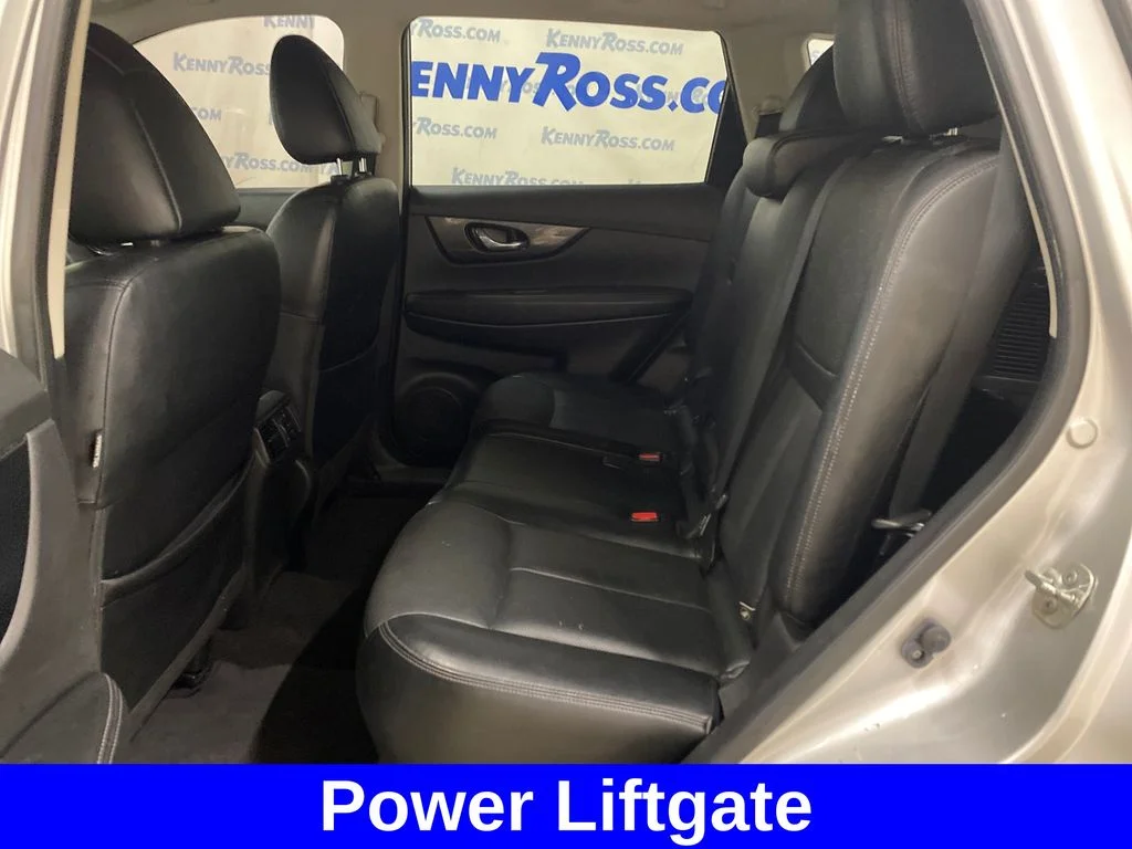 Used 2017 Silver Nissan SL image 10
