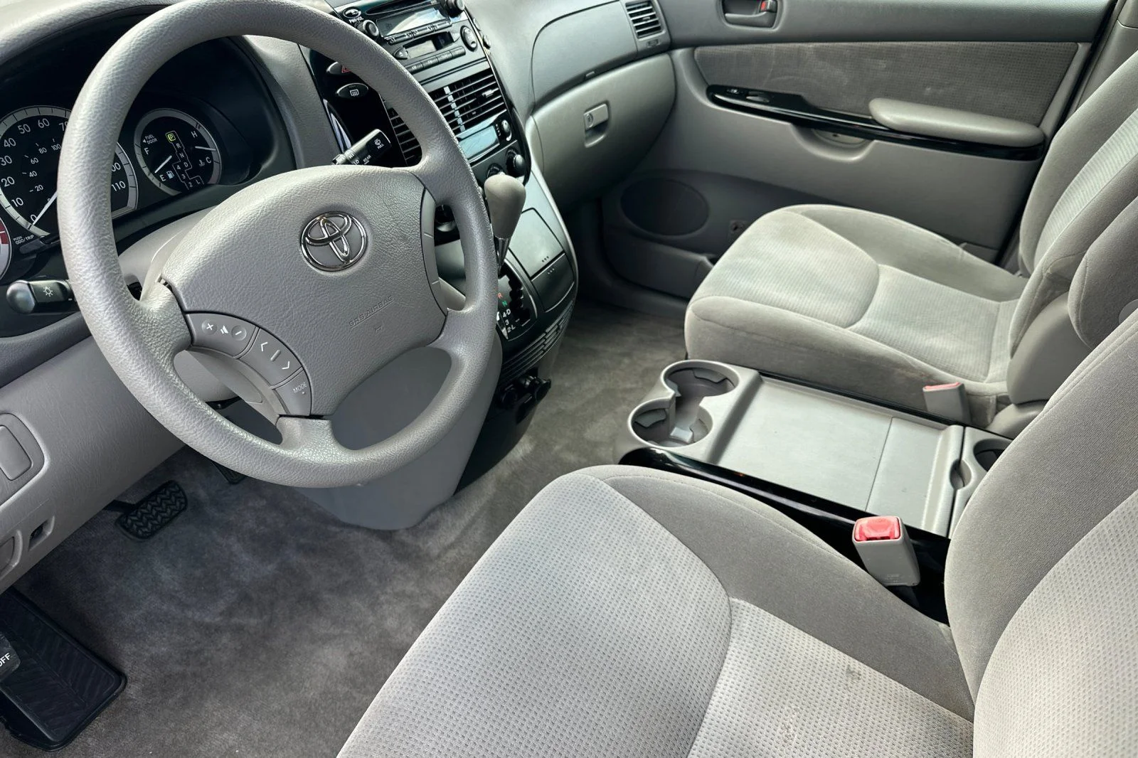 Used 2005  Toyota LE image 17