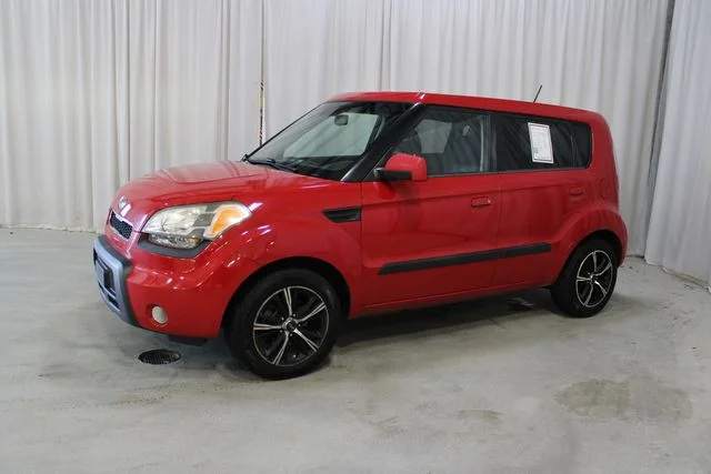Used 2010 Red Kia Plus image 26