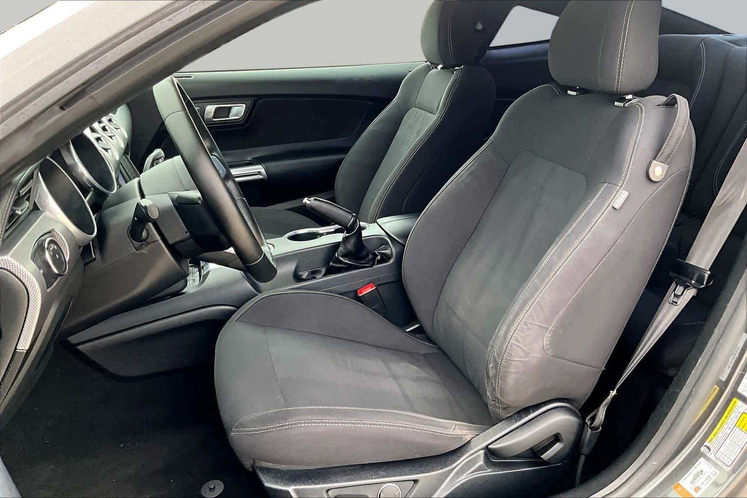 Used 2019 Magnetic Metallic Ford GT image 6