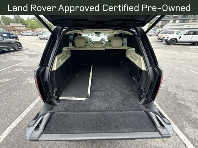 Certified Used 2025 Varesine_Blue Land Rover SE image 23