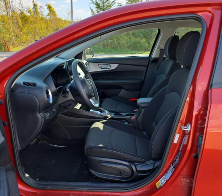 Used 2023 Red Kia LXS image 10