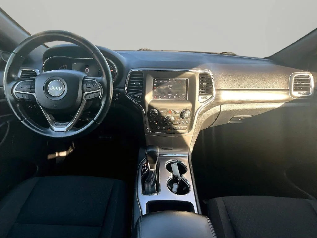 Used 2021 White Jeep Laredo E image 9