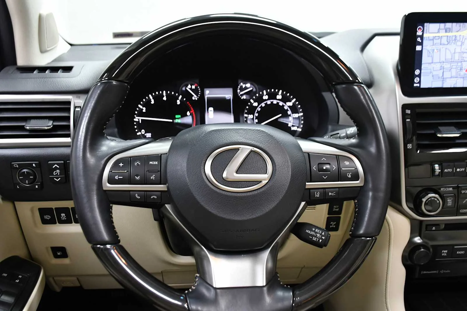 Used 2022 Starfire Pearl Lexus Luxury image 18