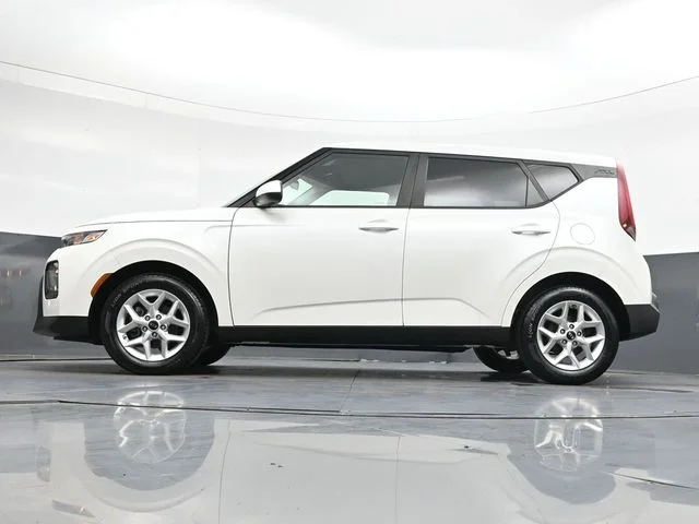 Used 2020 White Kia S image 38