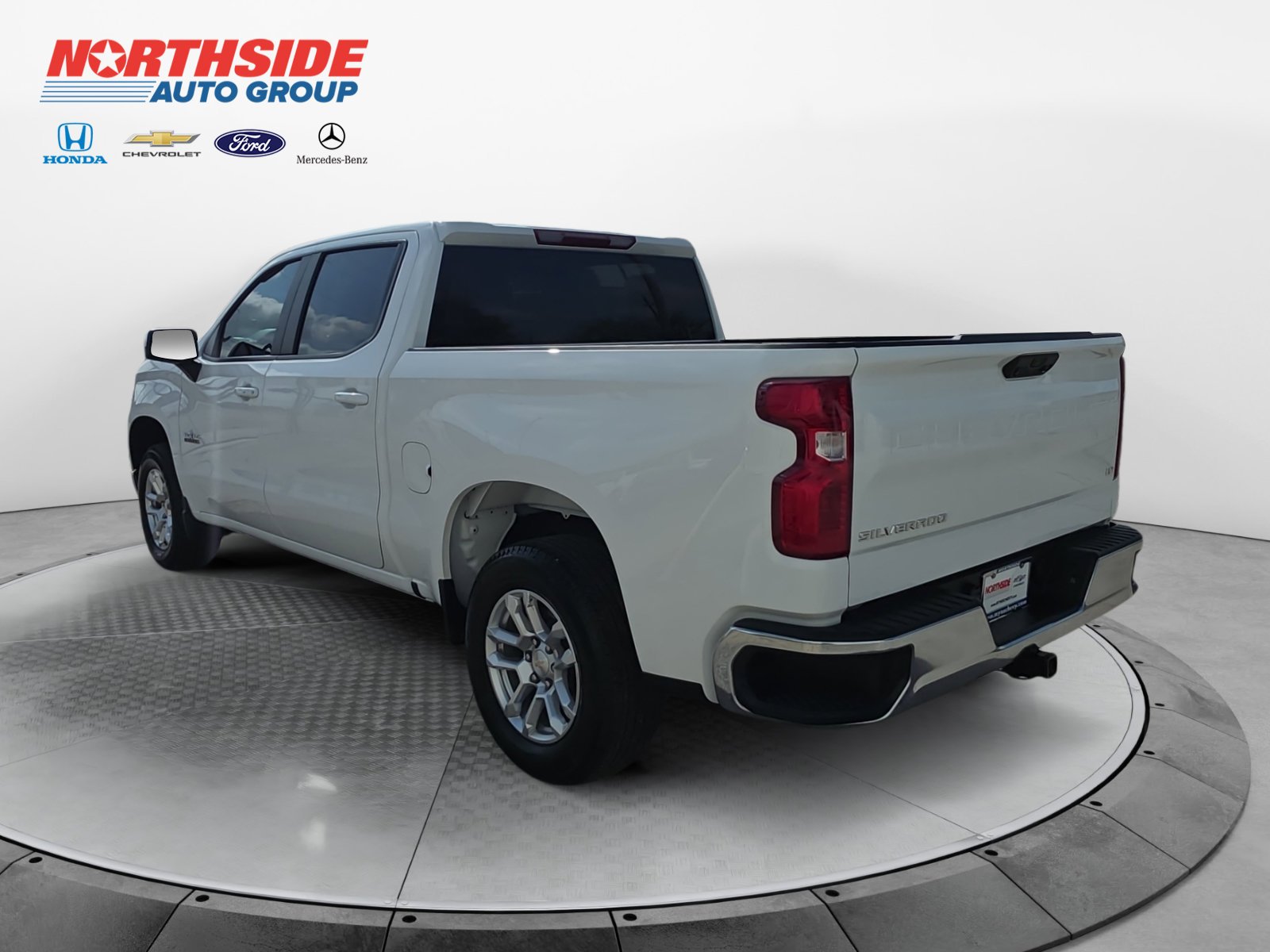 Used 2026 Summit White Chevrolet LT image 5