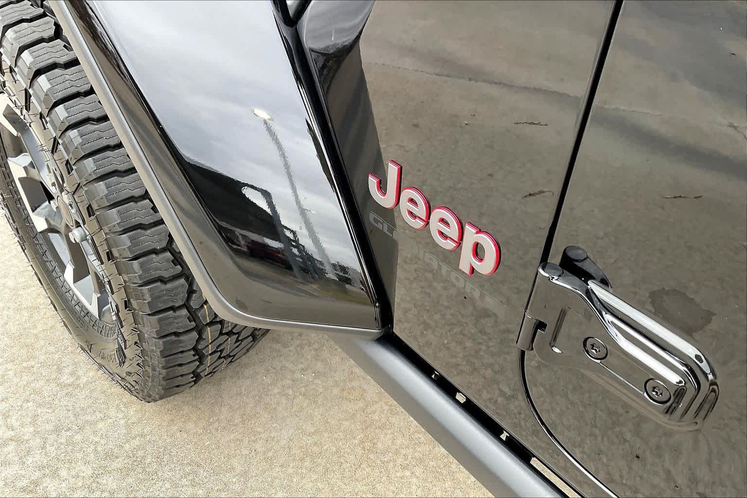 New 2026 Black Clear-Coat Exterior Paint Jeep Rubicon image 15