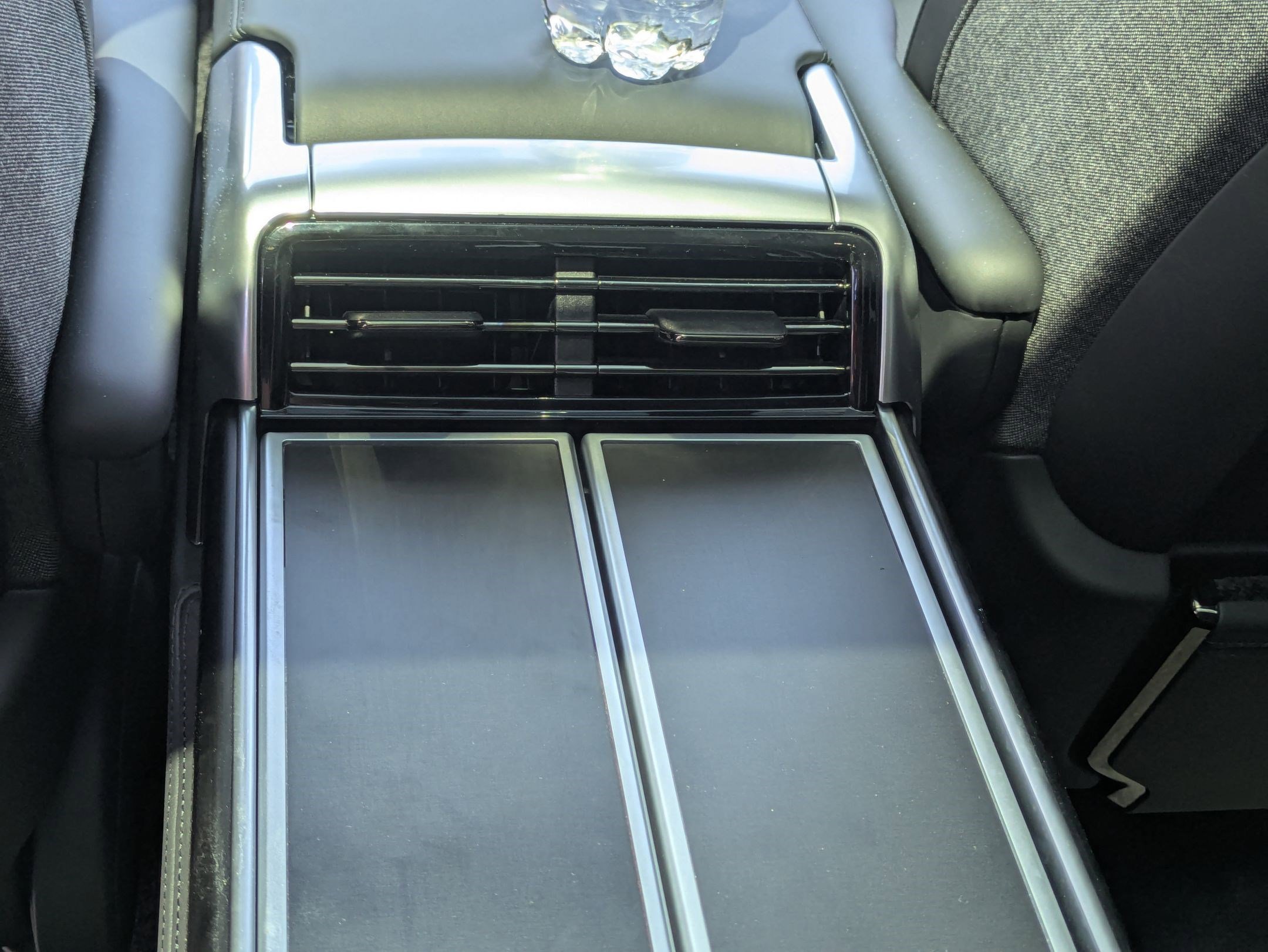 2025 Land Rover Range Rover SV - Photo 23